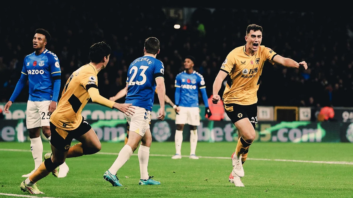 Макс Килман (справа) забил за Вулверхэмптон / Twitter "волков"