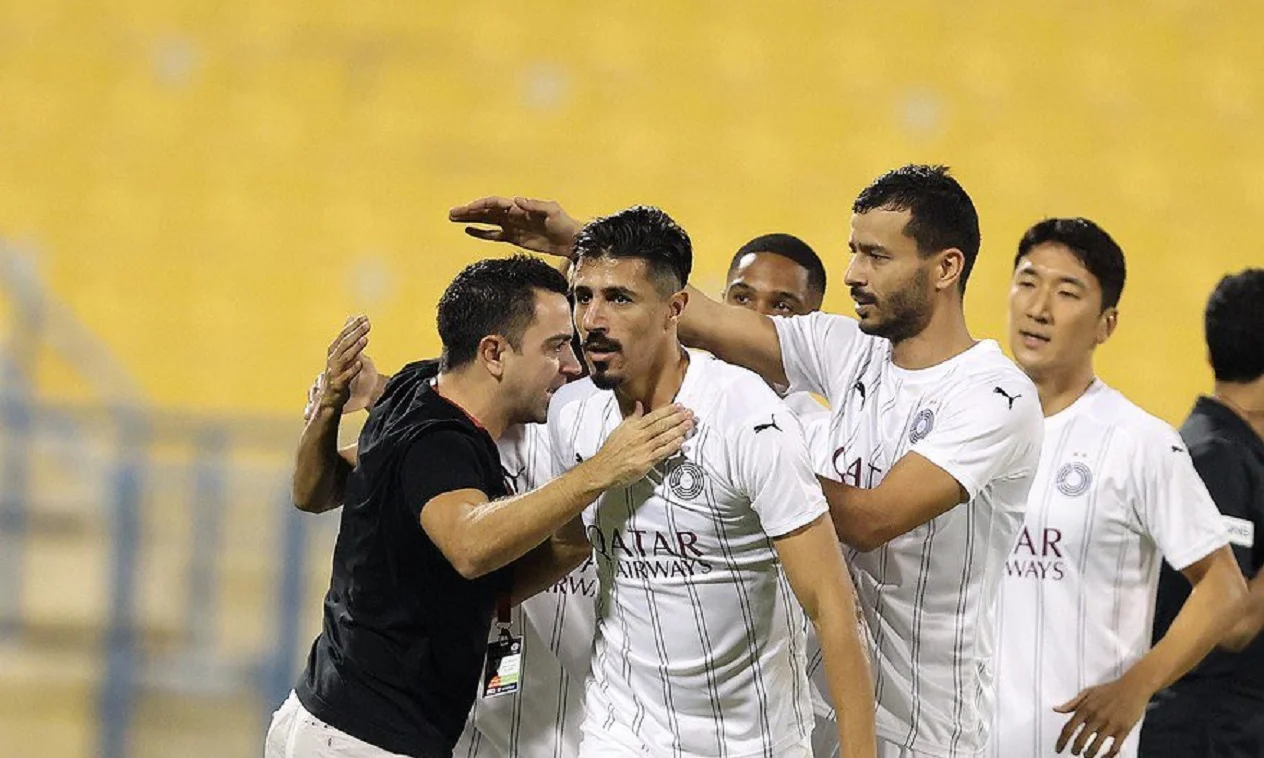 Хави с игроками Аль-Садда / Сайт клуба