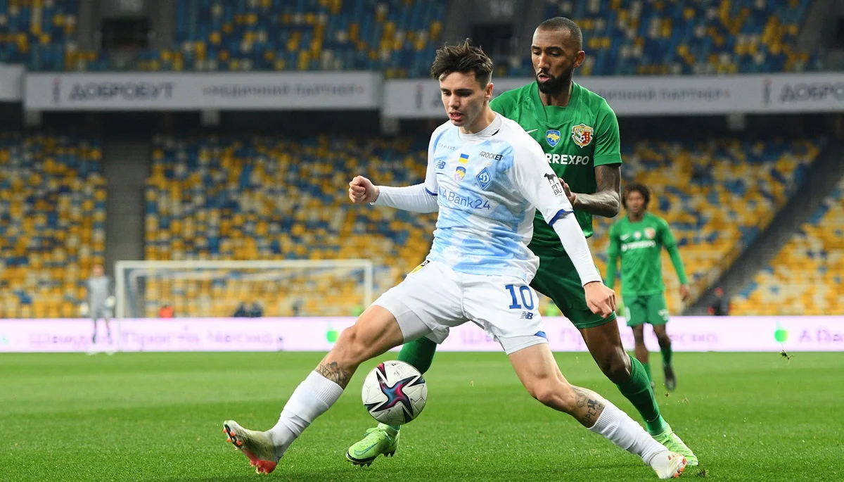 Лукас Рангель у боротьбі з Миколою Шапаренком / ФК Динамо Київ