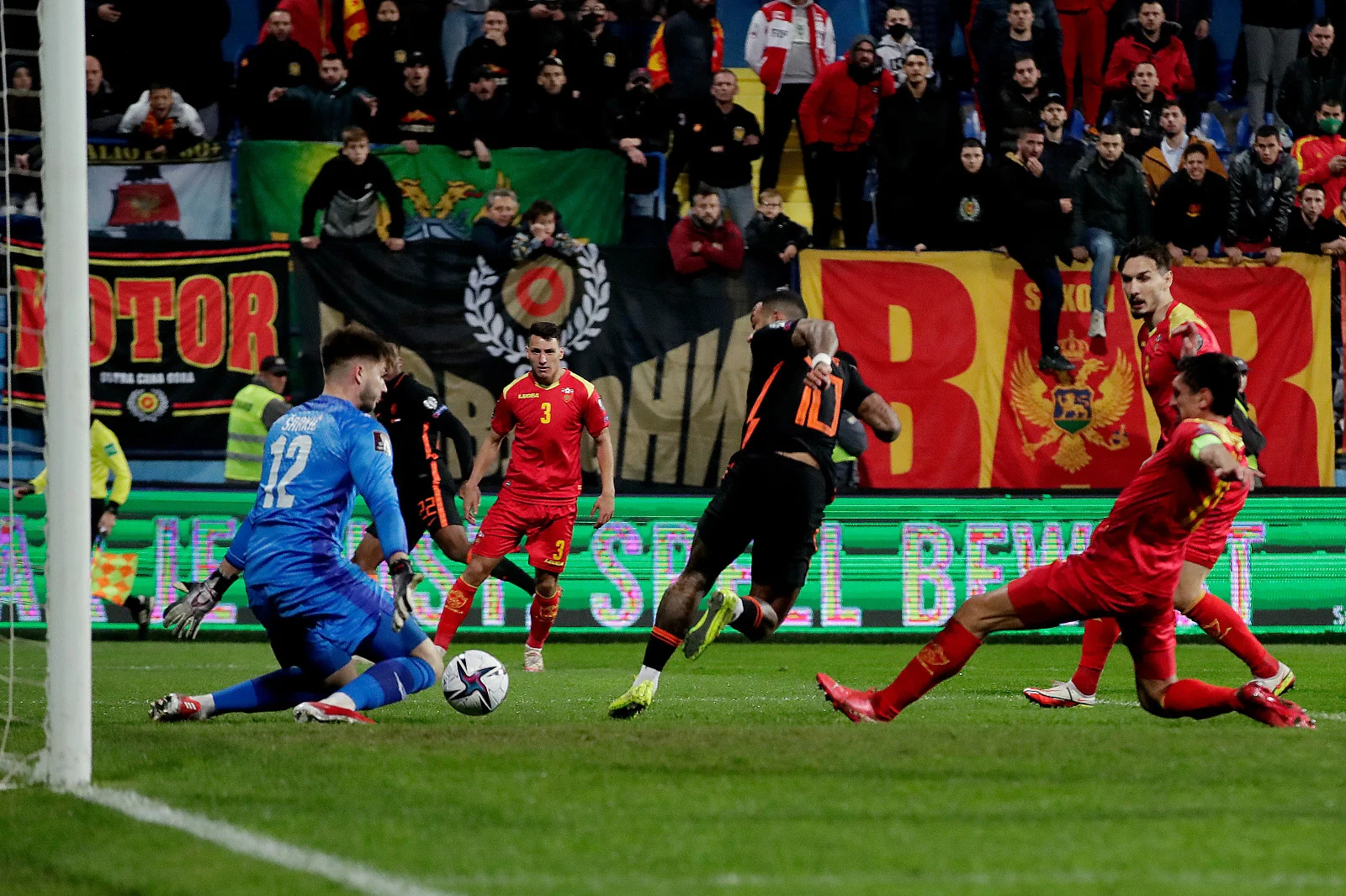 Бесполезная красота от Депая в видеообзоре матча Черногория – Нидерланды