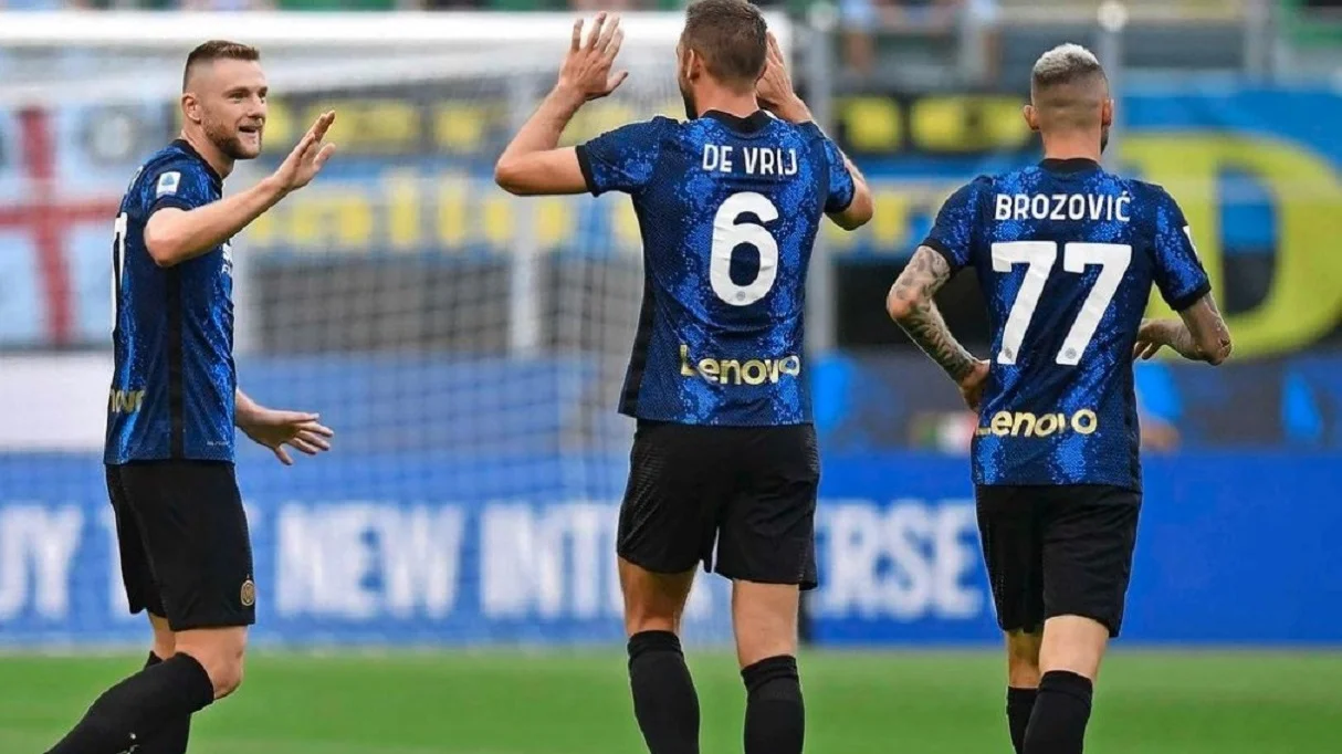 Шкріняр, Де Врей і Брозовіч / AFP