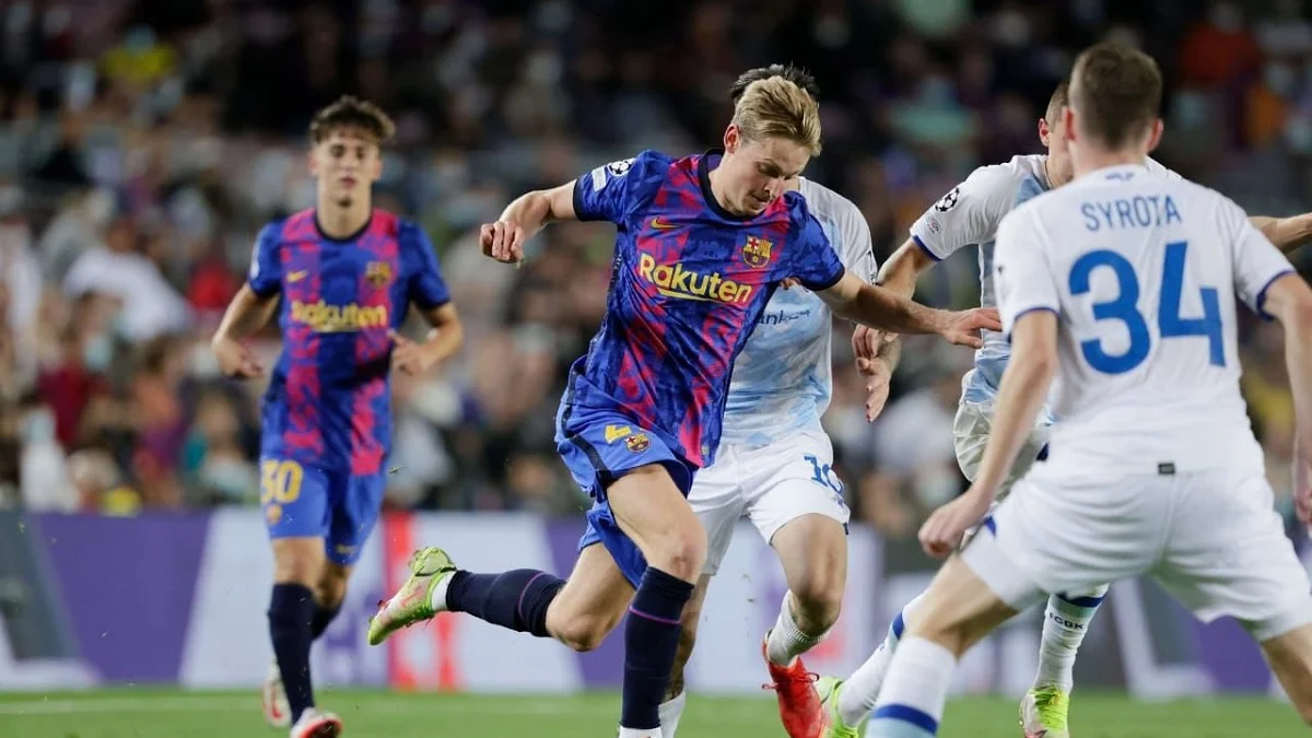 Френкі де Йонг у матчі з Динамо / Twitter футболіста