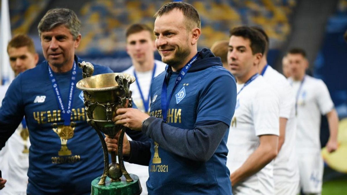 Олег Гусев с трофеем чемпиона Украины / Динамомания