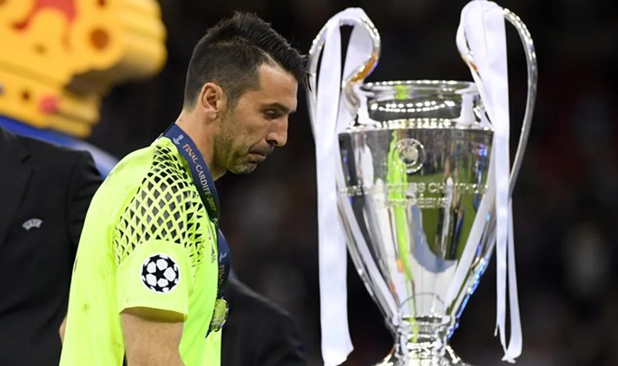 Джанлуїджі Буффон та кубок, який залишився мрією