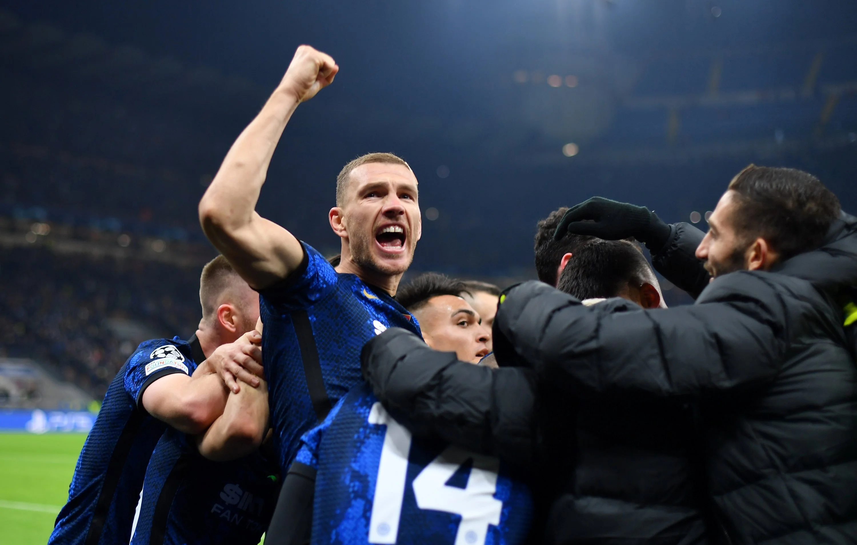 Едін Джеко в обіймах партнерів / ФК Інтер