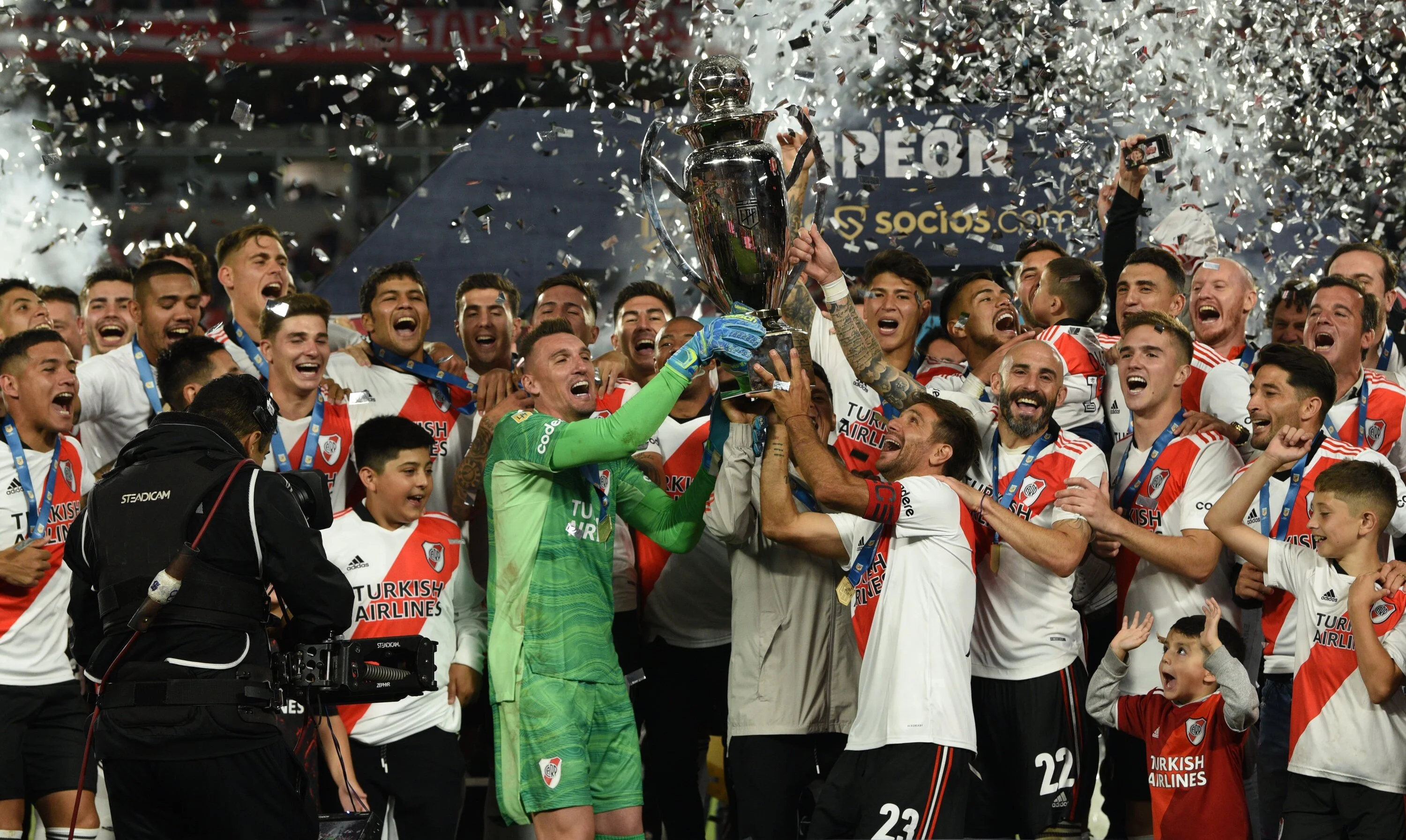 "Мільйонери" з титулом / твіттер Рівер Плейт