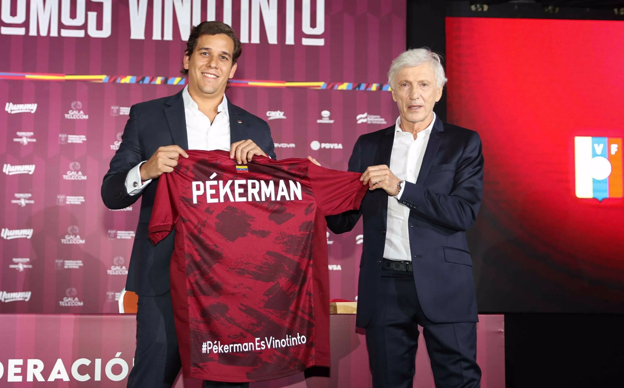 Хосе Нестор Пекерман (праворуч) / твіттер збірної Венесуели