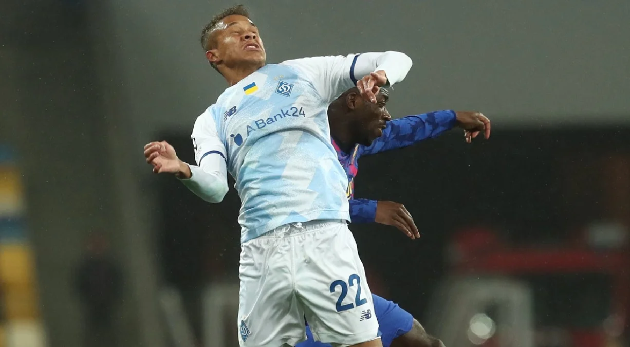 Витиньо в матче с Барселоной / ФК Динамо Киев