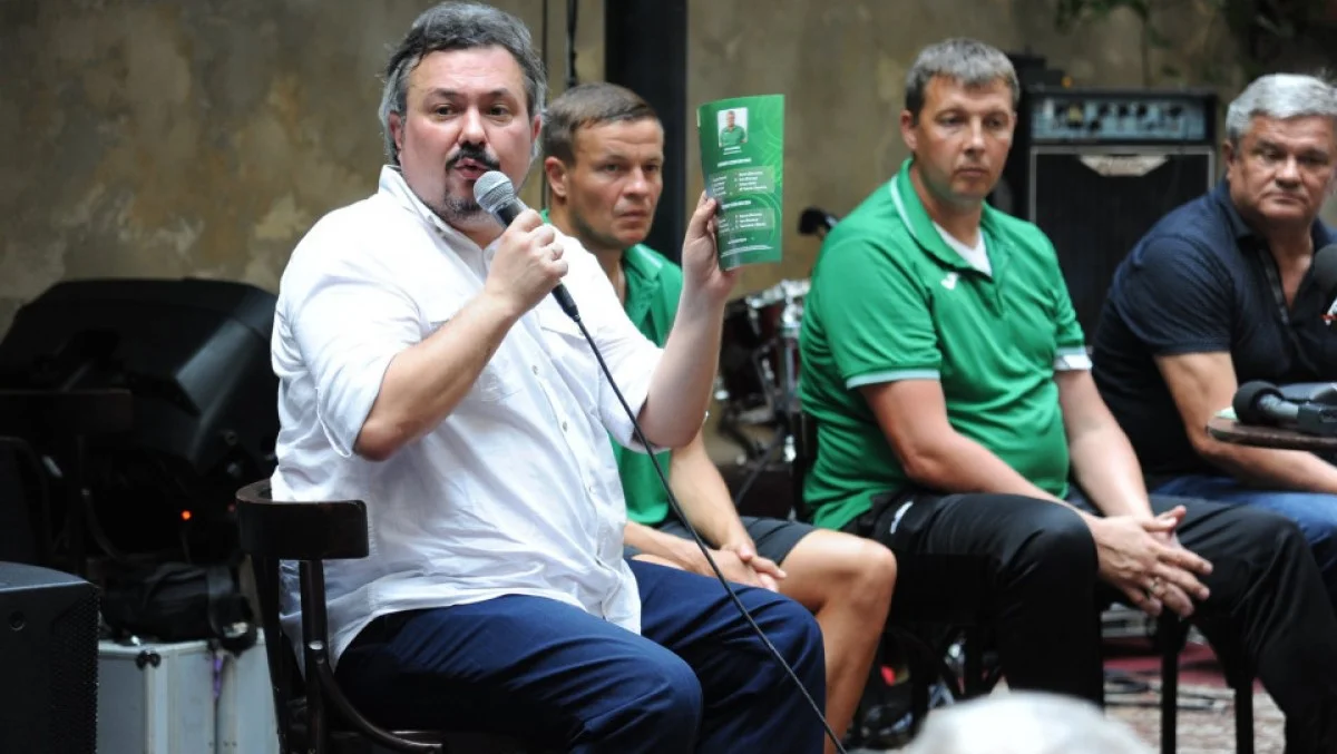 Андрей Билоус с руководством Карпат / фото: ФК Карпаты