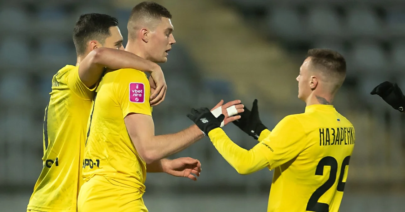 Довбик разом з партнерами / фото: СК Дніпро-1