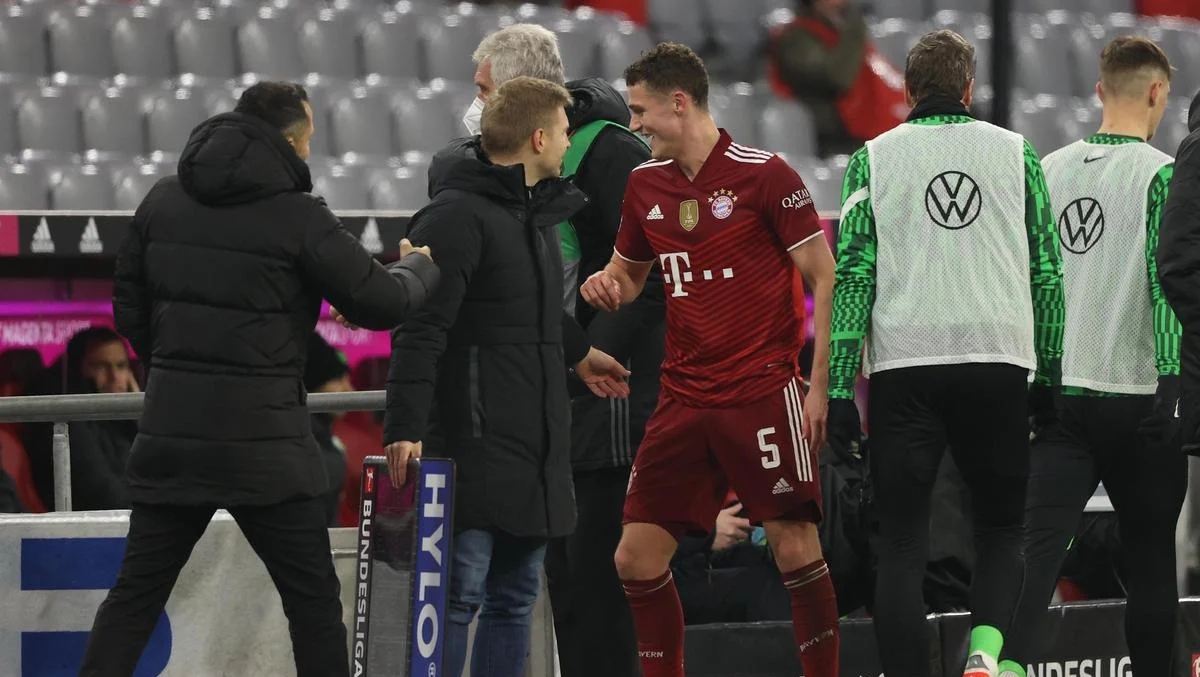 Бенжамен Повар в матче с Вольфсбургом / Getty Images