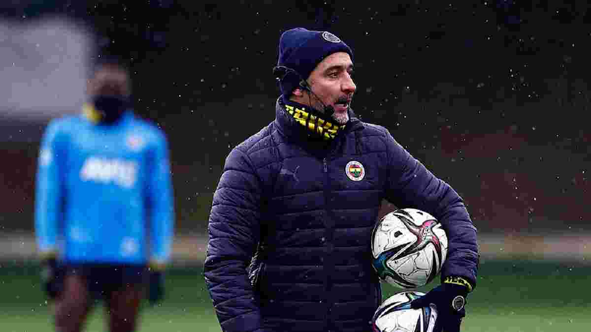 Фенербахче уволил главного тренера после короткой серии без побед
