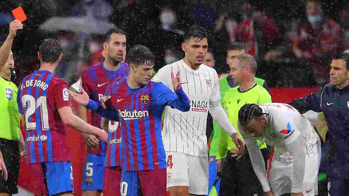 Севилья – Барселона: Кунде избежал наказания за брутальный бросок мяча в лицо Альбе