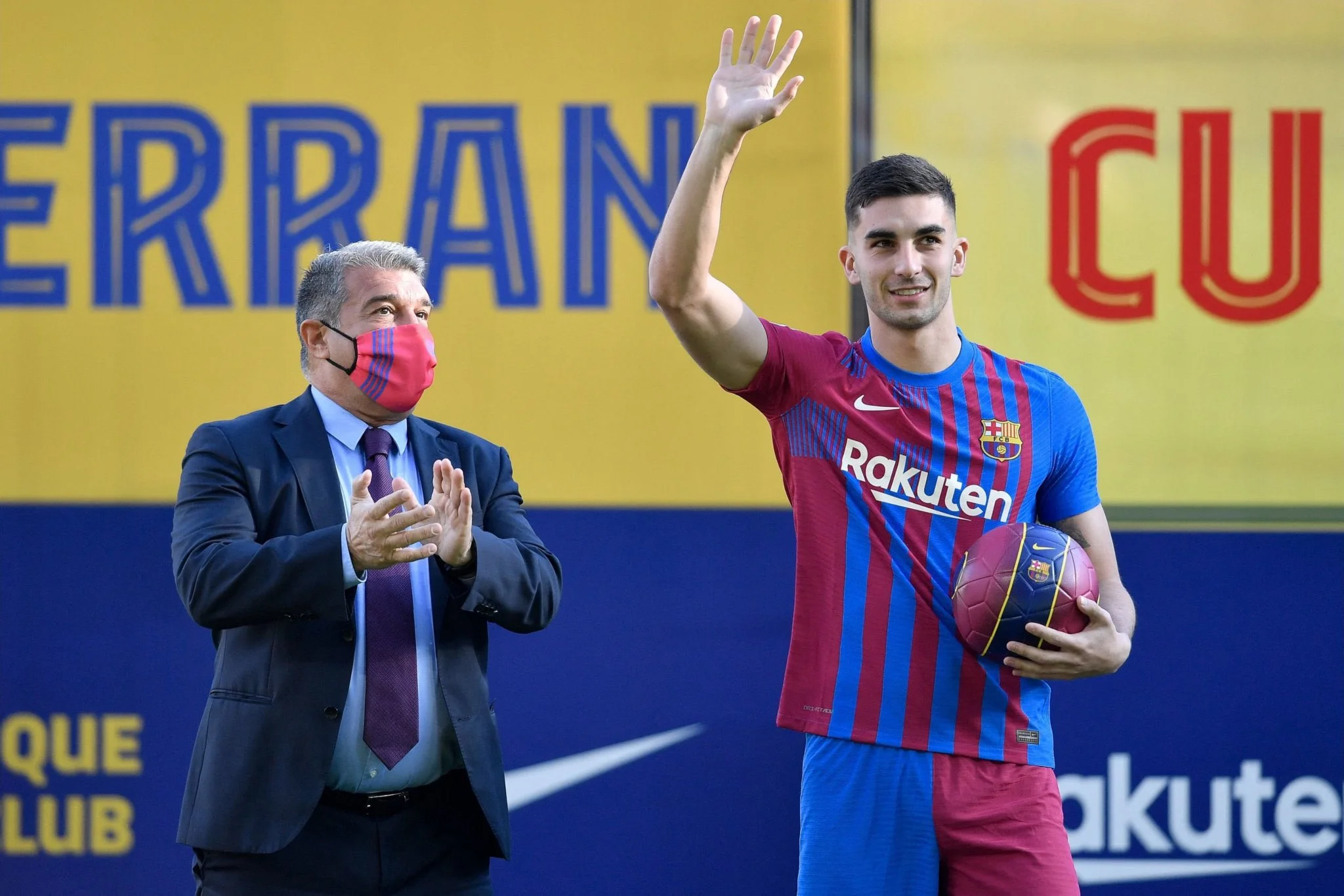 Жоан Лапорта та Ферран Торрес / соцмережі