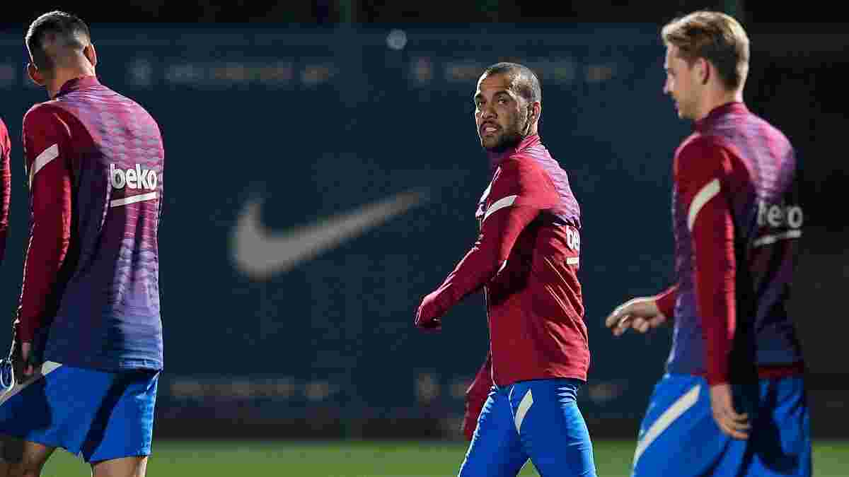 Дани Алвес забил роскошный гол на тренировке Барселоны – возраст не помеха технике