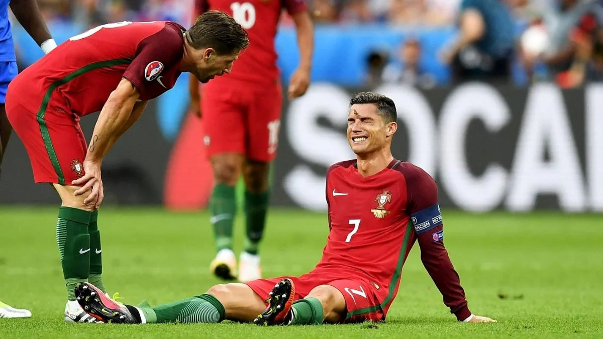 Адріен Сілва (ліворуч) у фіналі Євро-2016 / Getty Images