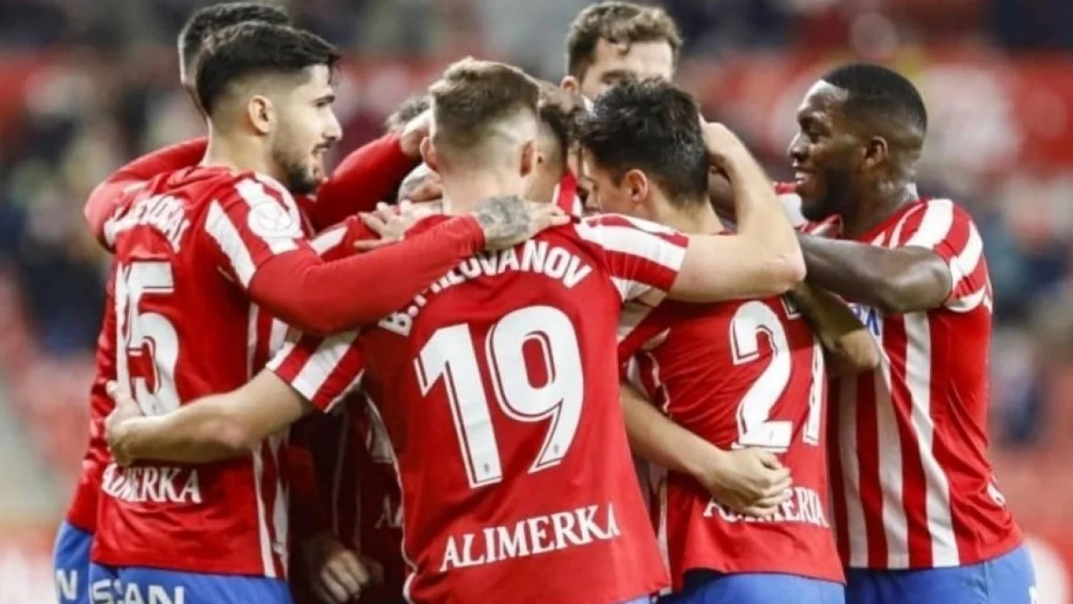 Милованов в объятиях партнеров/соцсети