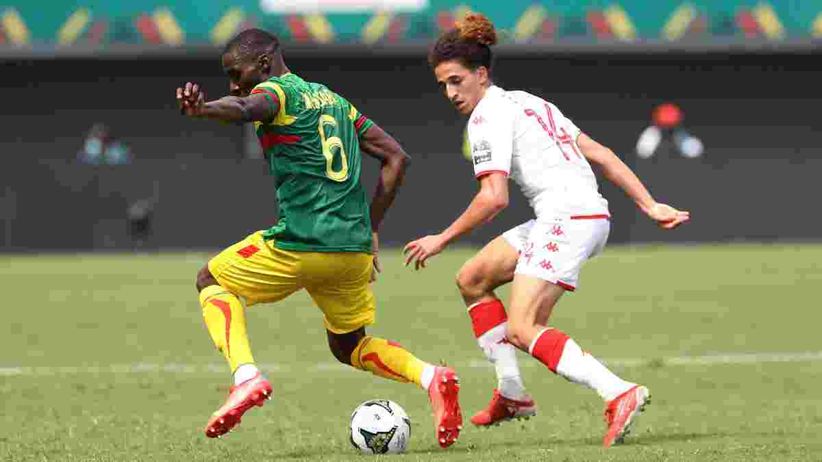 Арбитр назначил 2 пенальти, удалил игрока и не дал сыграть даже 90 минут – Мали одолело Тунис в скандальном матче