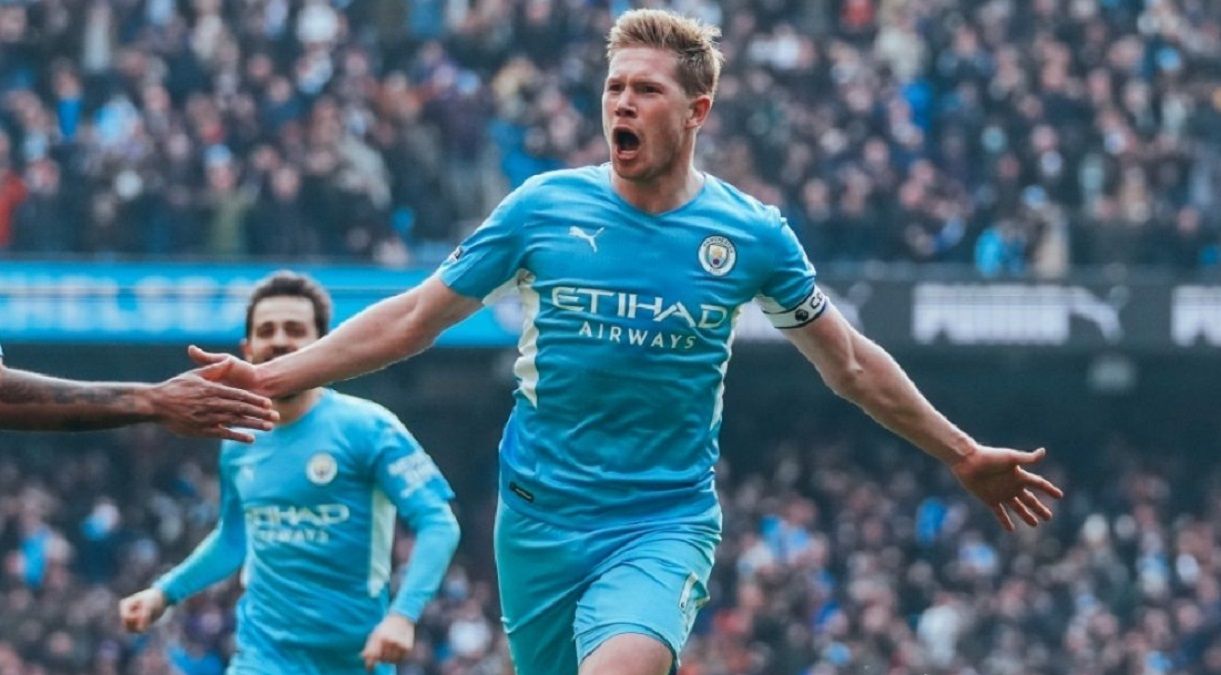 Кевин де Брюйне отмечает гол / Man City