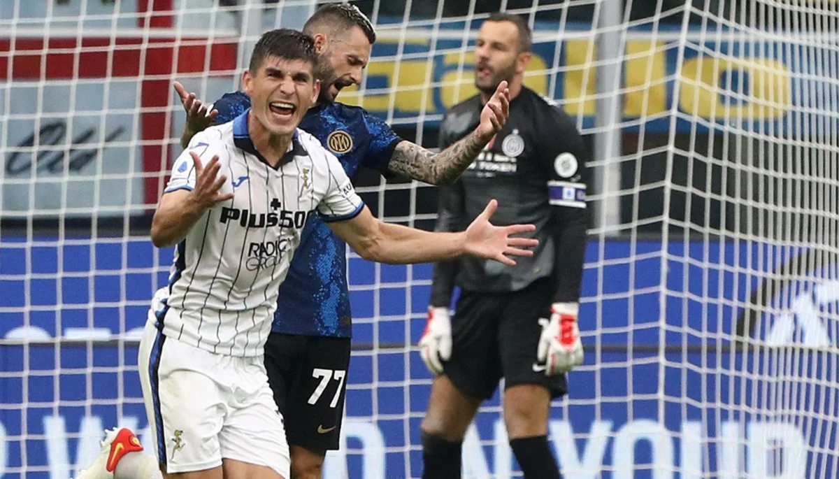 Руслан Маліновський у матчі проти Інтера / Getty Images