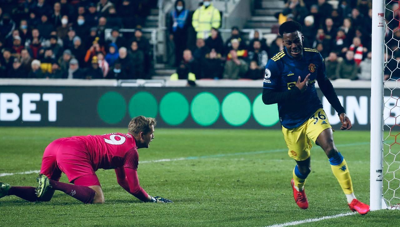 Еланга святкує гол / Man Utd