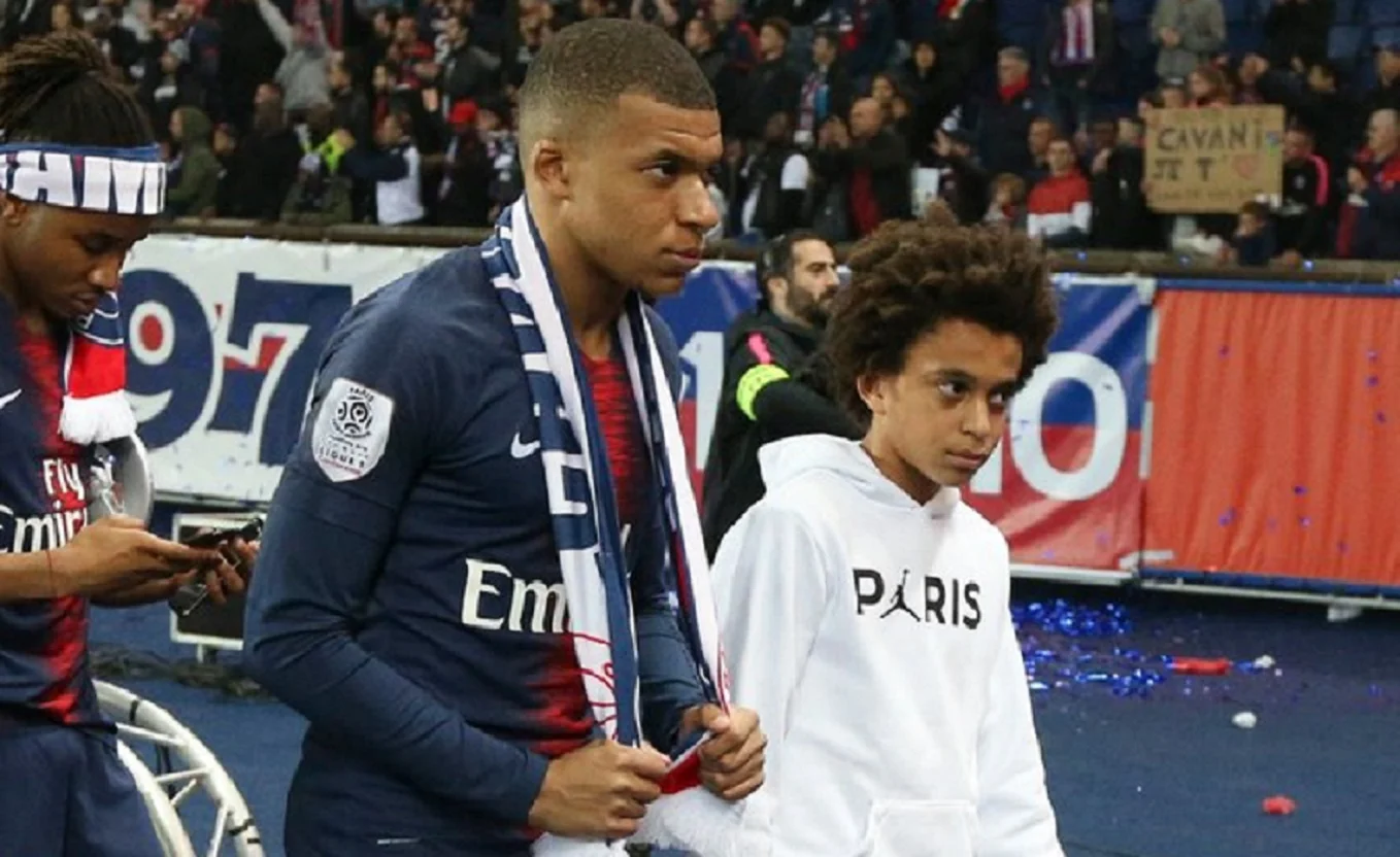 Килиан Мбаппе с братом Итаном / Фото ПСЖ