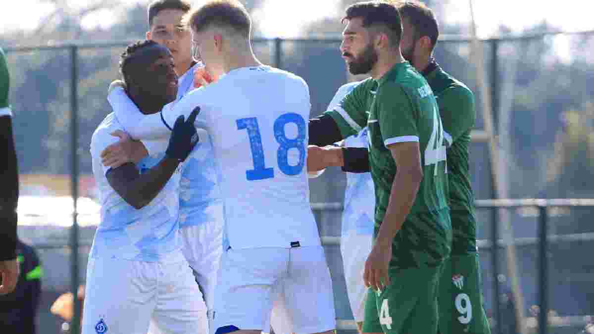 Видео драки в товарищеском матче Динамо U-19 – Диалло толкал арбитра, а на поле ворвались посторонние люди