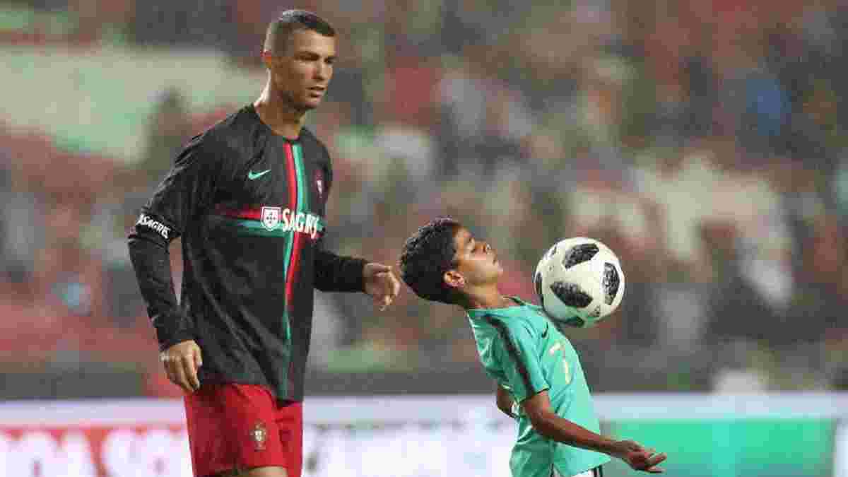 Роналду сыграл в футбол со старшим сыном: "Нынешнее и будущее"