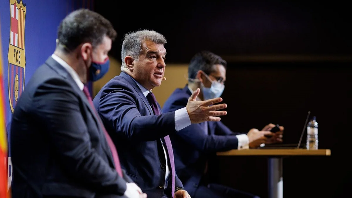 Жоан Лапорта презентує аудит роботи свого попередника / Twitter Барселони