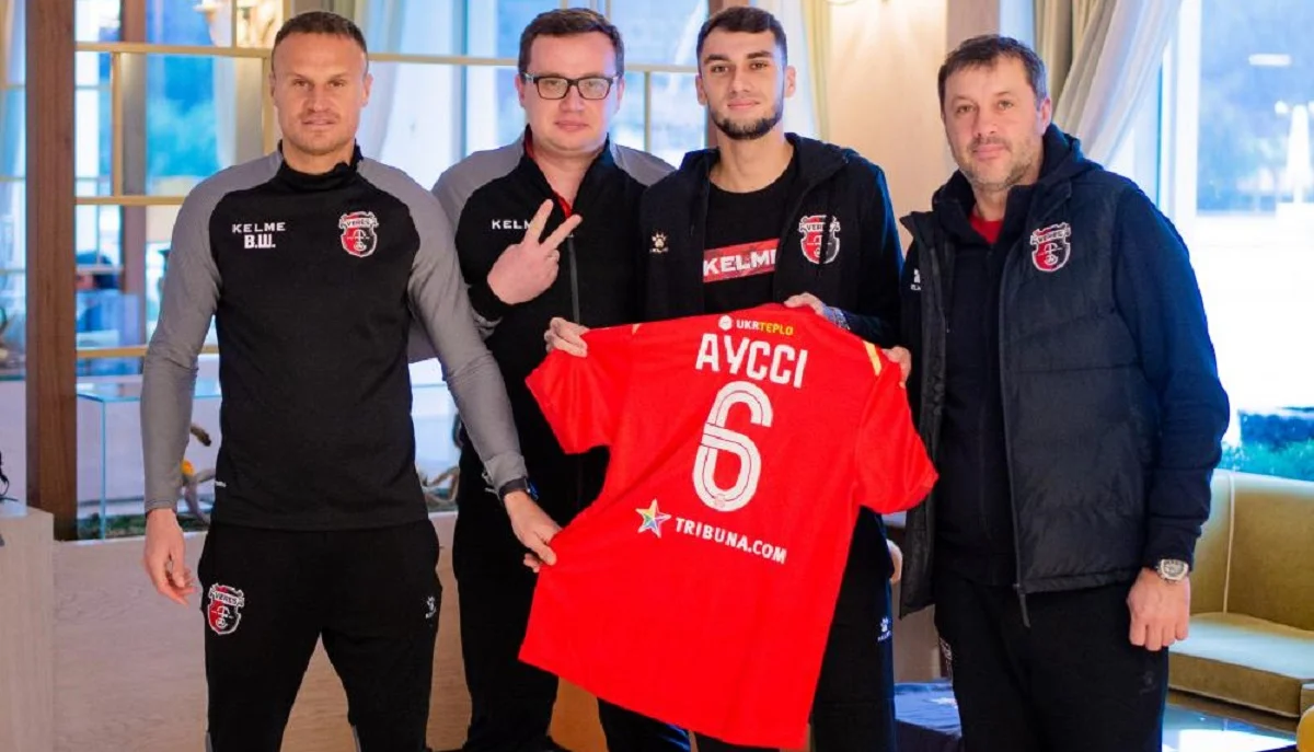 Алан Ауссі (в центрі) / ФК Верес