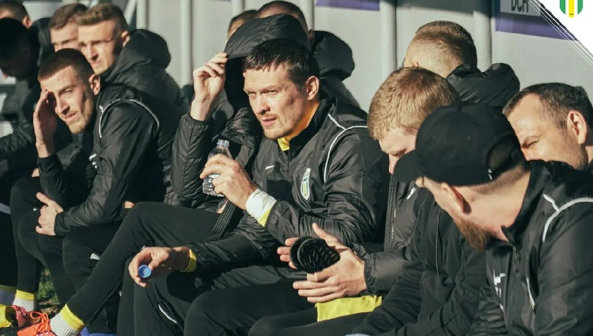 Александр Усик (в центре) / ФК Полесье