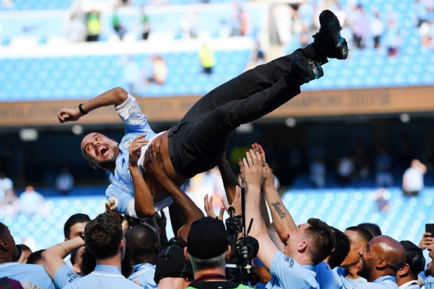 Хосеп Гвардіола святкує чемпіонство 