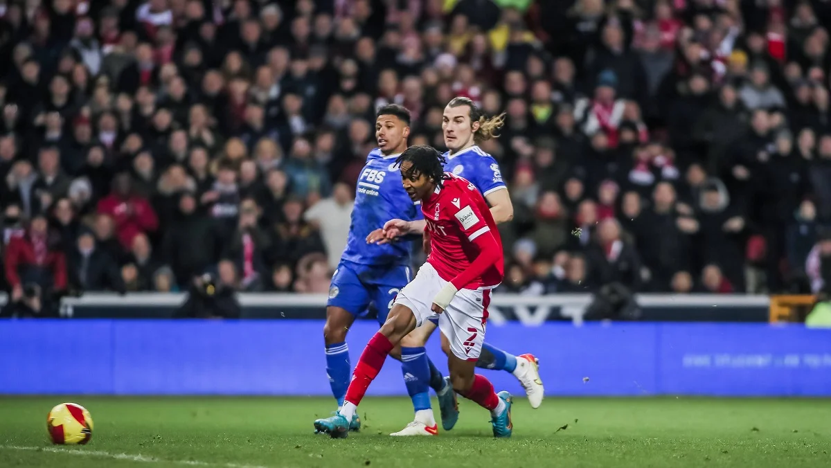 Протистояння Ноттінгема й Лестера / Twitter "спритних дерев"