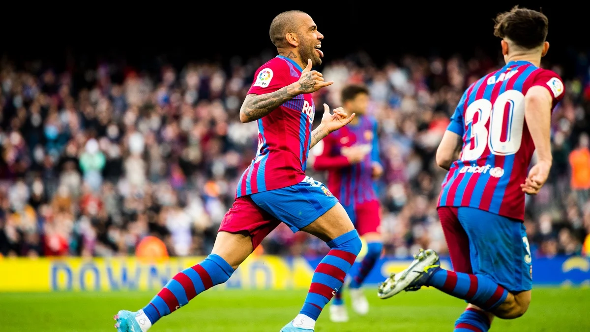 Дани Алвес в матче против Атлетико