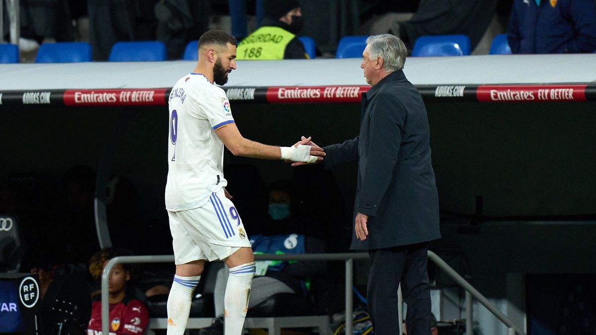 Карим Бензема и Карло Анчелотти / Getty Images