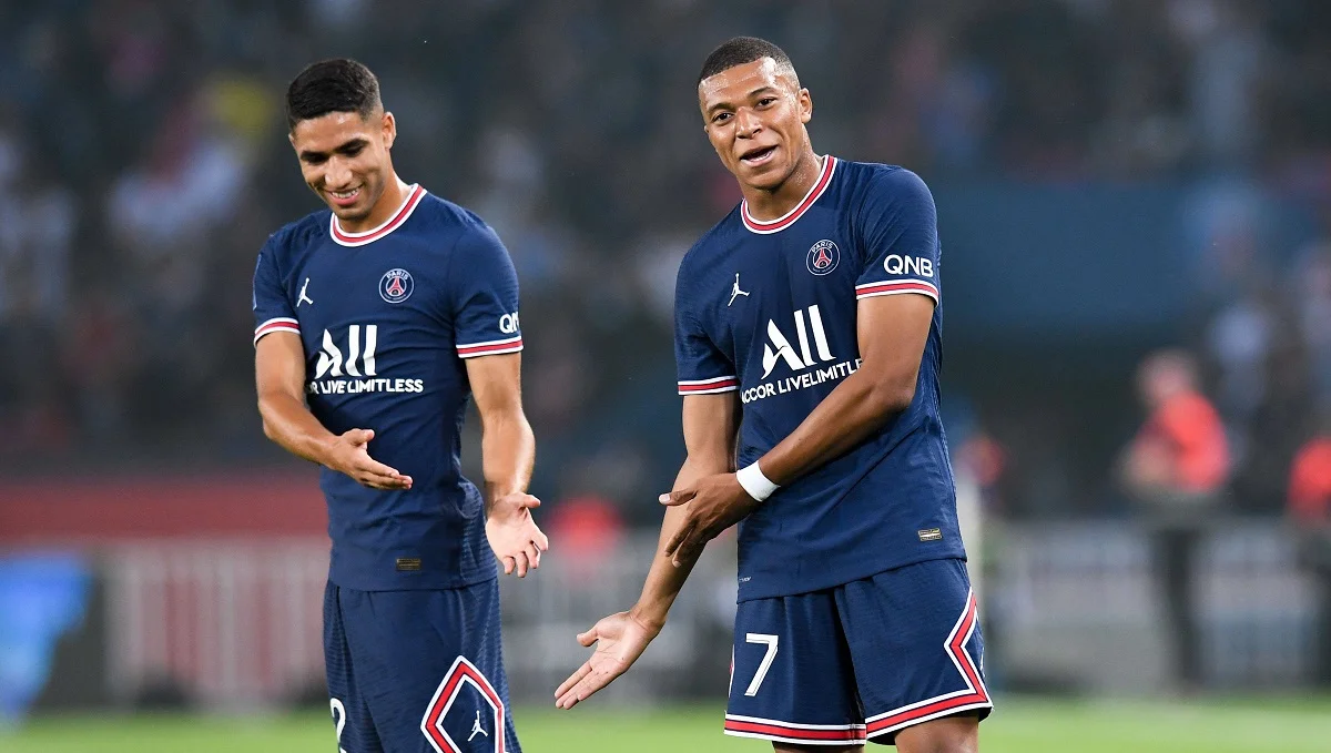Ашраф Хакими и Килиан Мбаппе / Getty Images