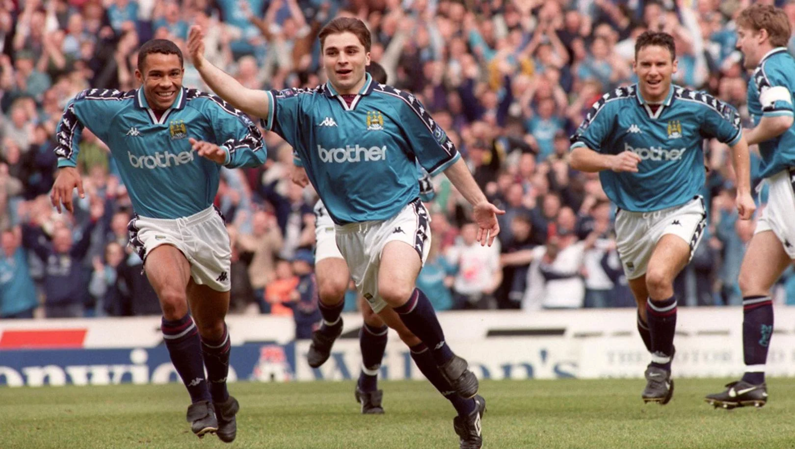 Георгий Кинкладзе (в центре)