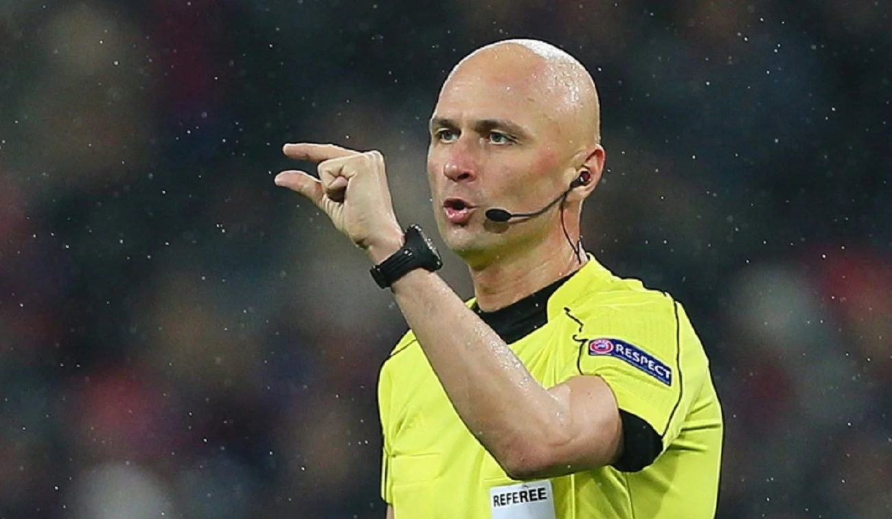 Карасьов показує розмір своєї гідності / AFP