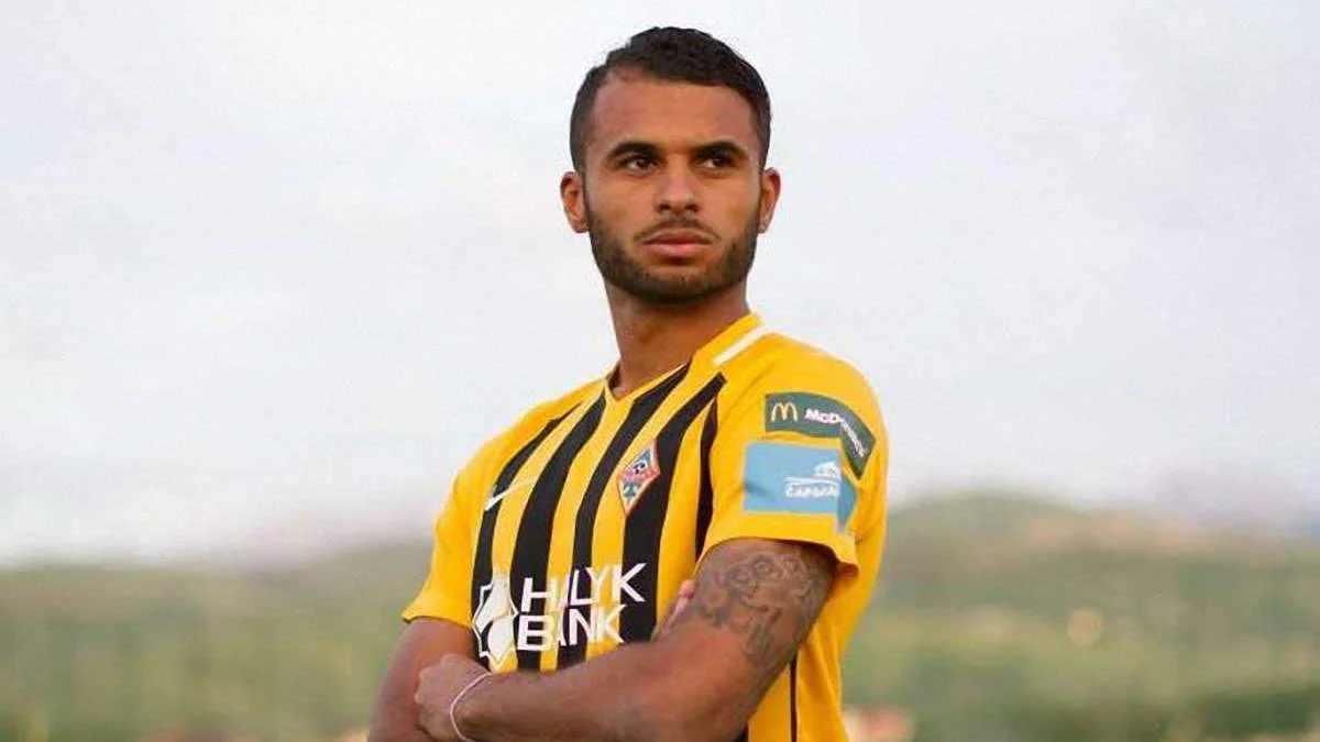 Адерінсола Есеола / фото з відкритих джерел