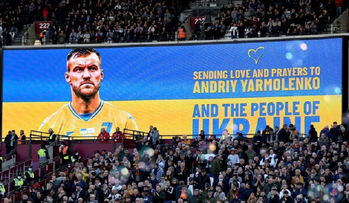 Фанати Вест Хема підтримують Ярмоленка і Україну / Getty Images