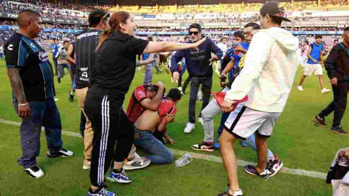 Матч чемпионата Мексики прервала безумная драка фанатов – минимум 17 погибших