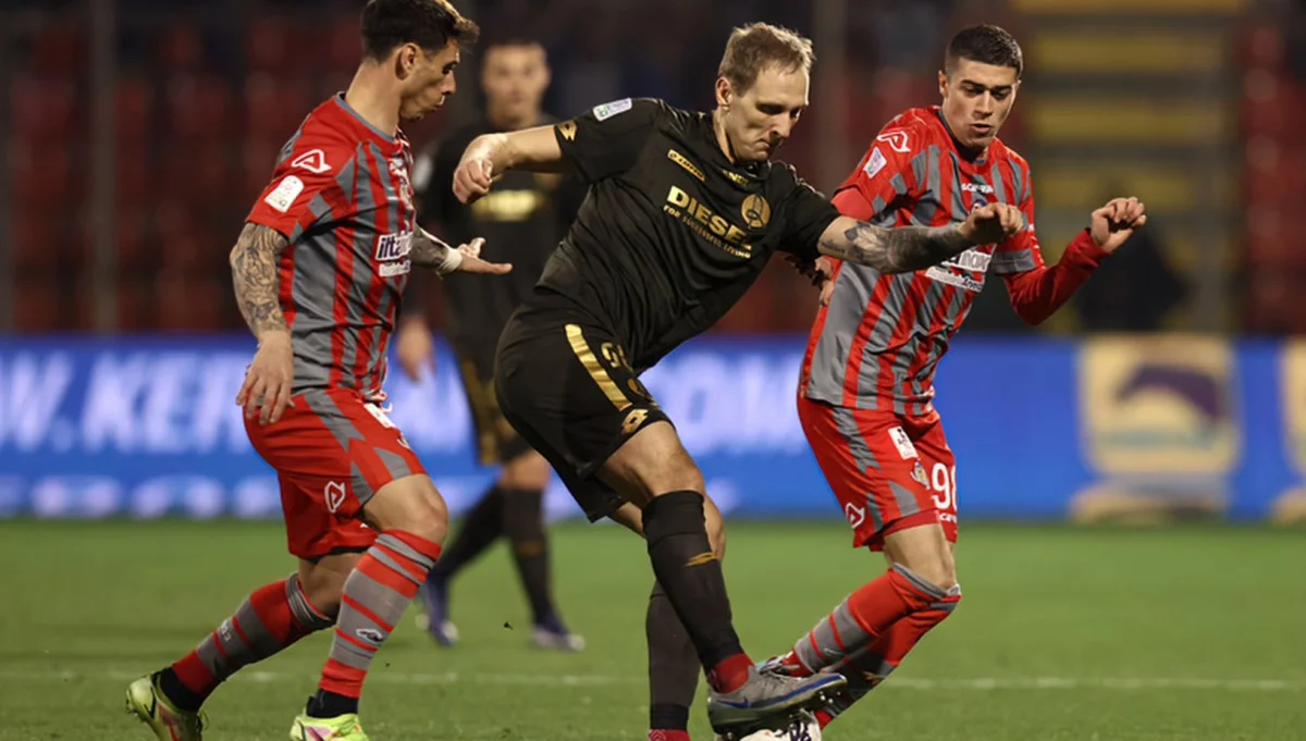 Лукаш Теодорчик (у темній формі) / ФК Віченца