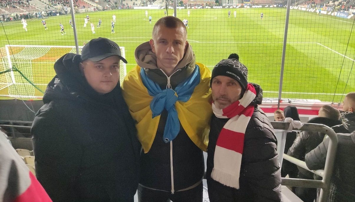 Олексій Дитятьєв із польськими фанатами / Facebook