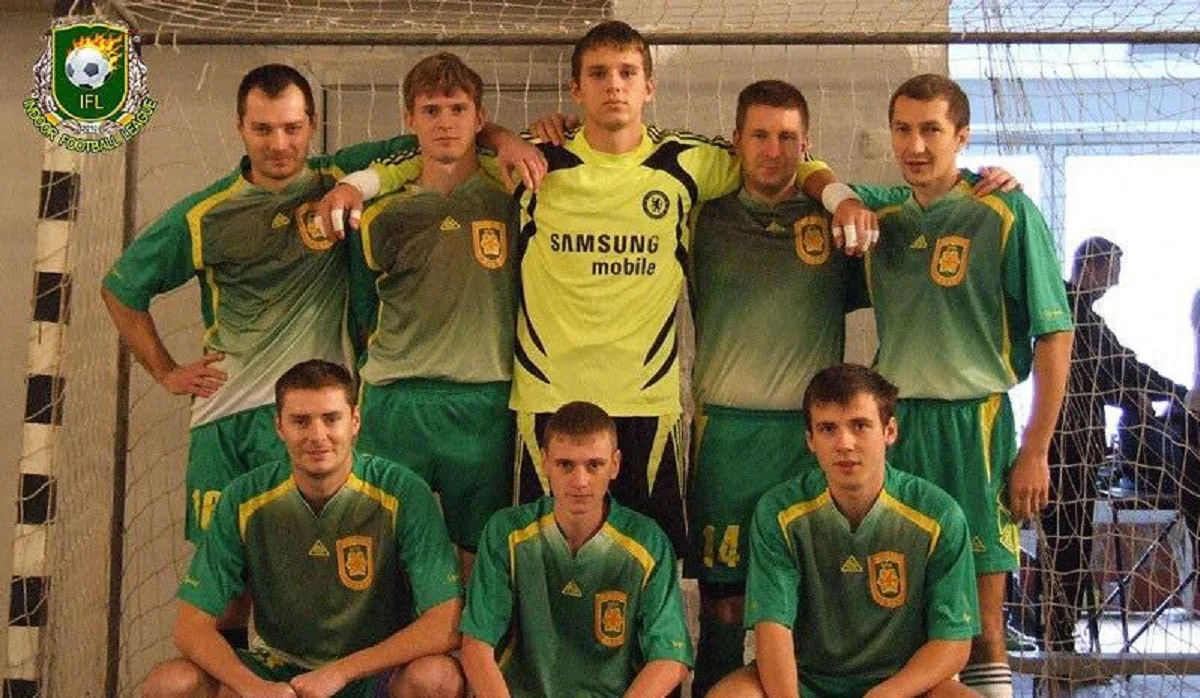 Олександр Іващик вбитий (верхній ряд, крайній праворуч) / Києво-Святошинський футбол