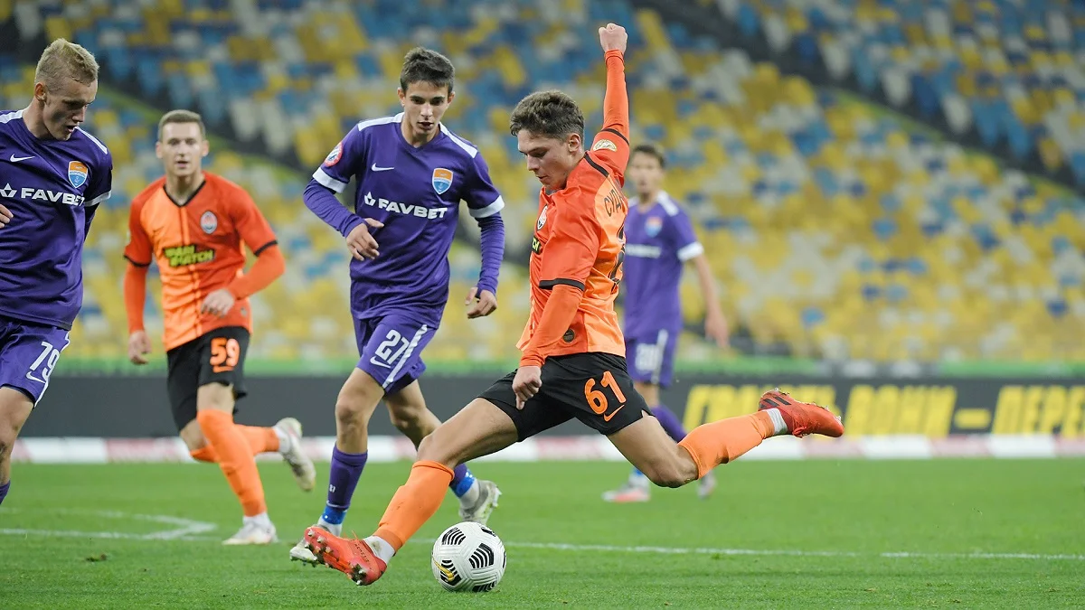 Родіон Плакса (в центрі) / ФК Маріуполь