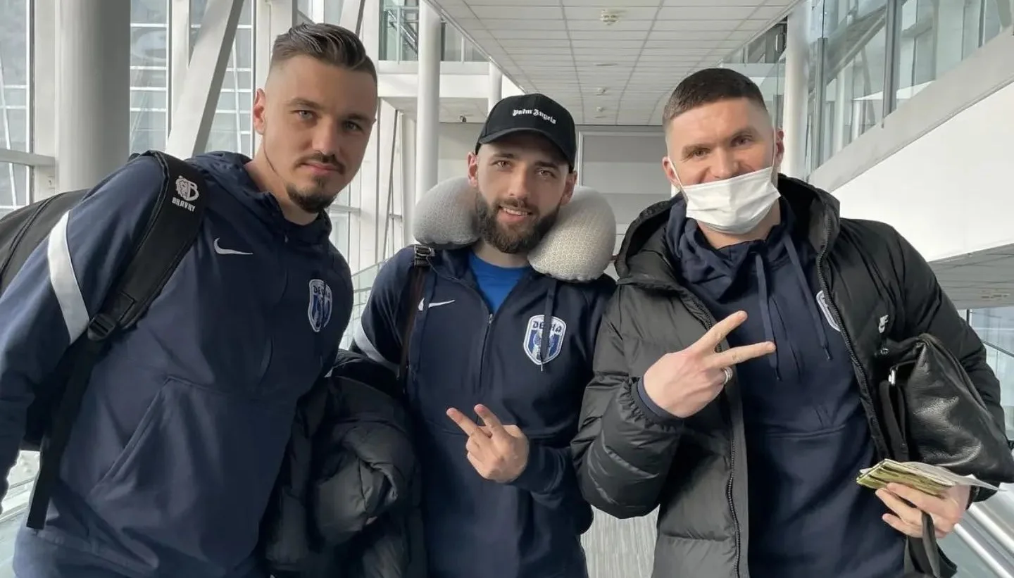 Гравці Десни перед зборами і війною / Сайт клубу