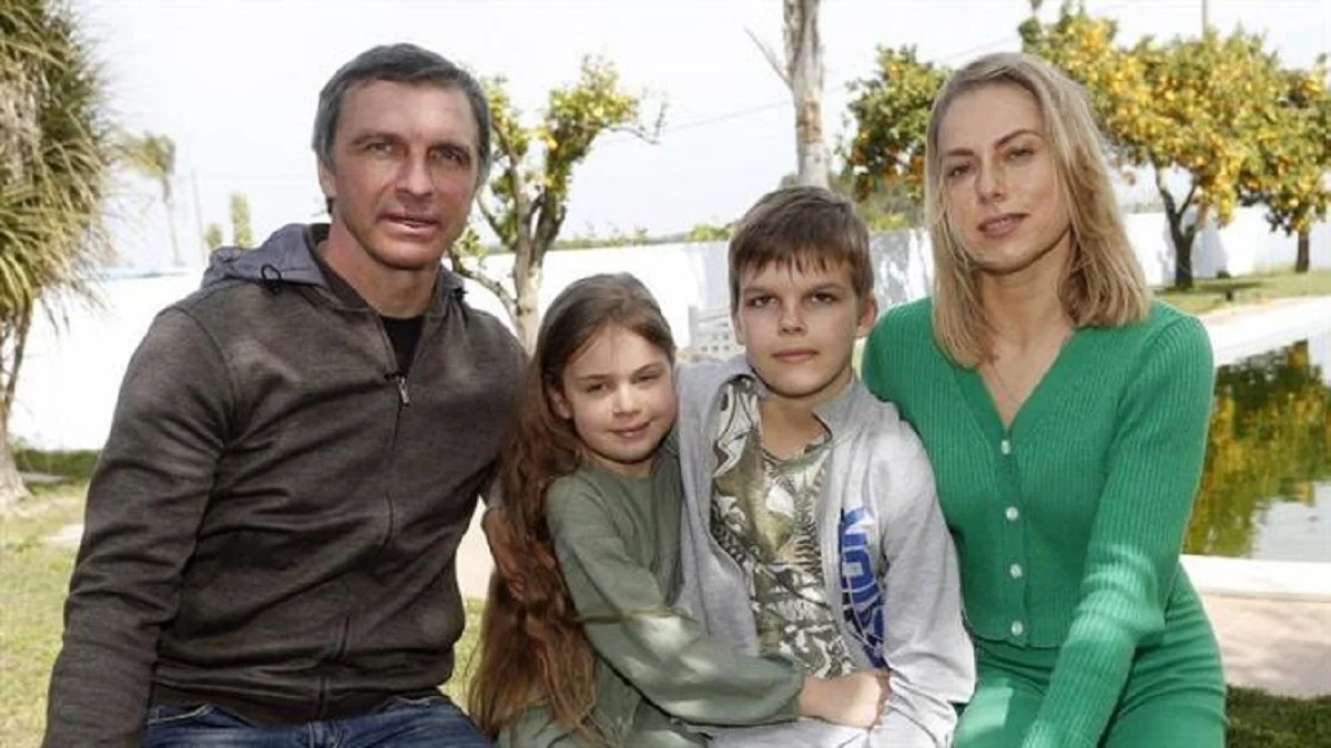 Сергей Кандауров с семьей / A Bola