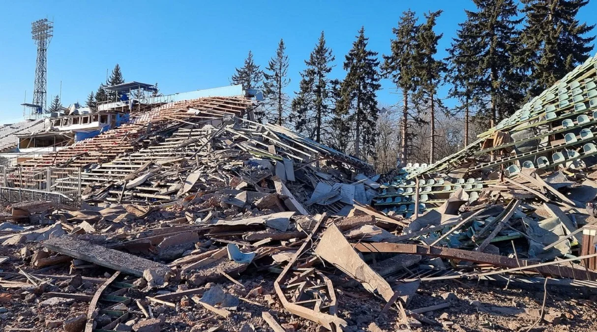 Стадіон Десни зруйнований / фото: Чернігівська ОВА