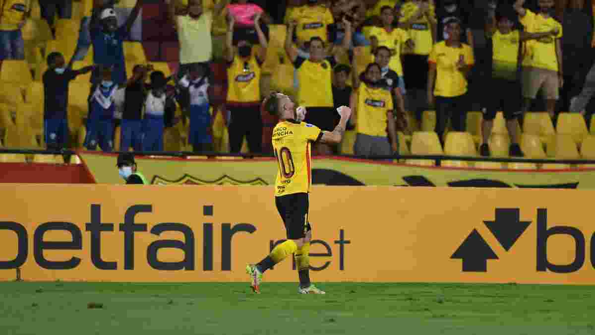 Гравець еквадорської Барселони забив божевільний гол з кутового і зганьбився, виконуючи пенальті – відео 