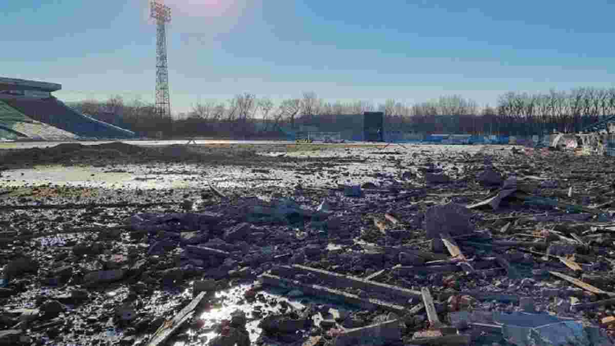Руины стадиона Десны наконец-то начали разбирать – постапокалиптические фото